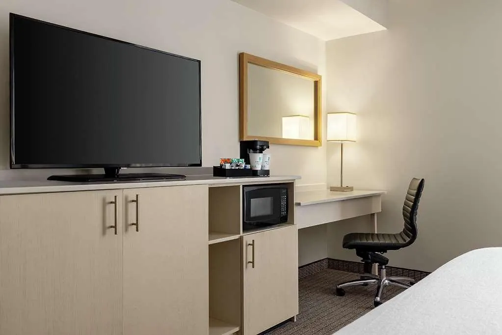 Embassy Suites By Hilton Denver International Airport 4*,